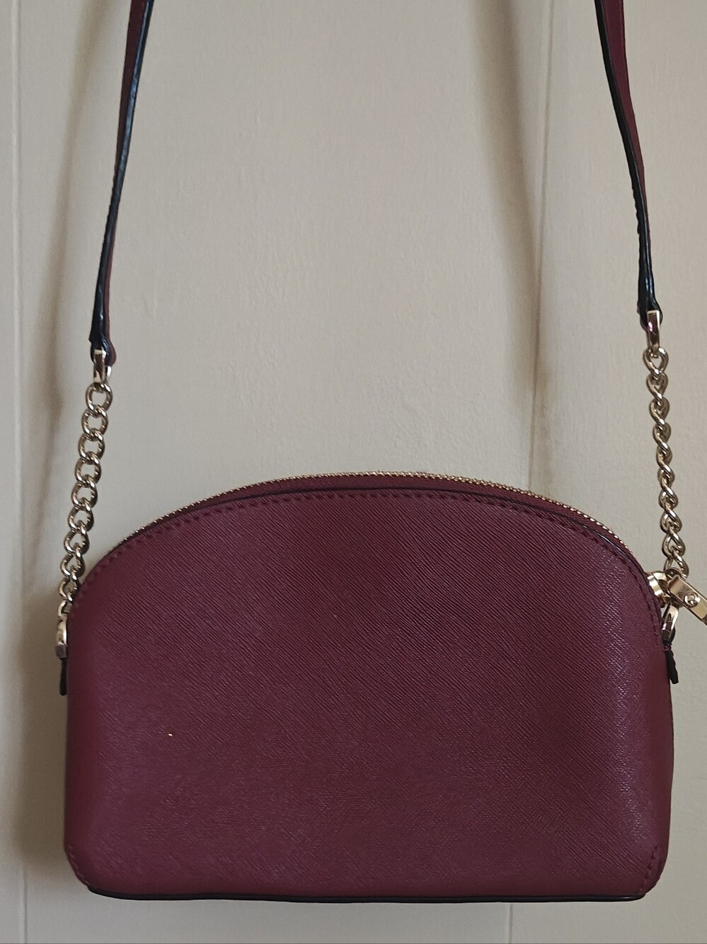 kate spade wine red cow leather crossbody with gold chain strap - Picture 4 of 7